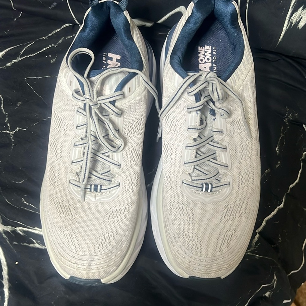 Hoka snickers for woman like new